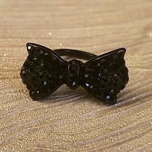 BLACK BOW SHAPED RING
